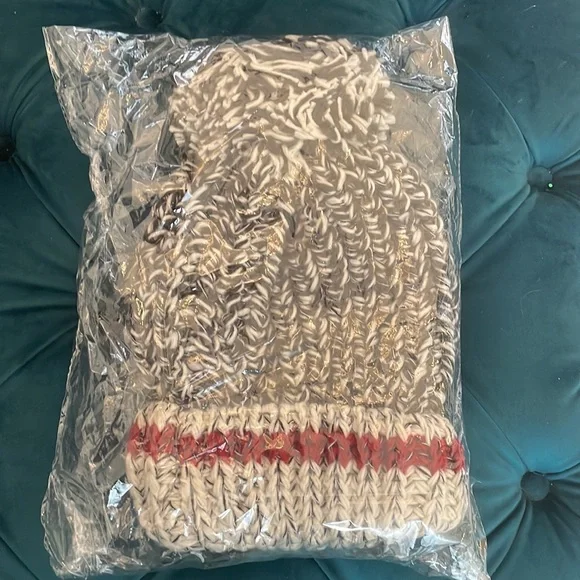 Canaca Toque - Picture 2 of 3